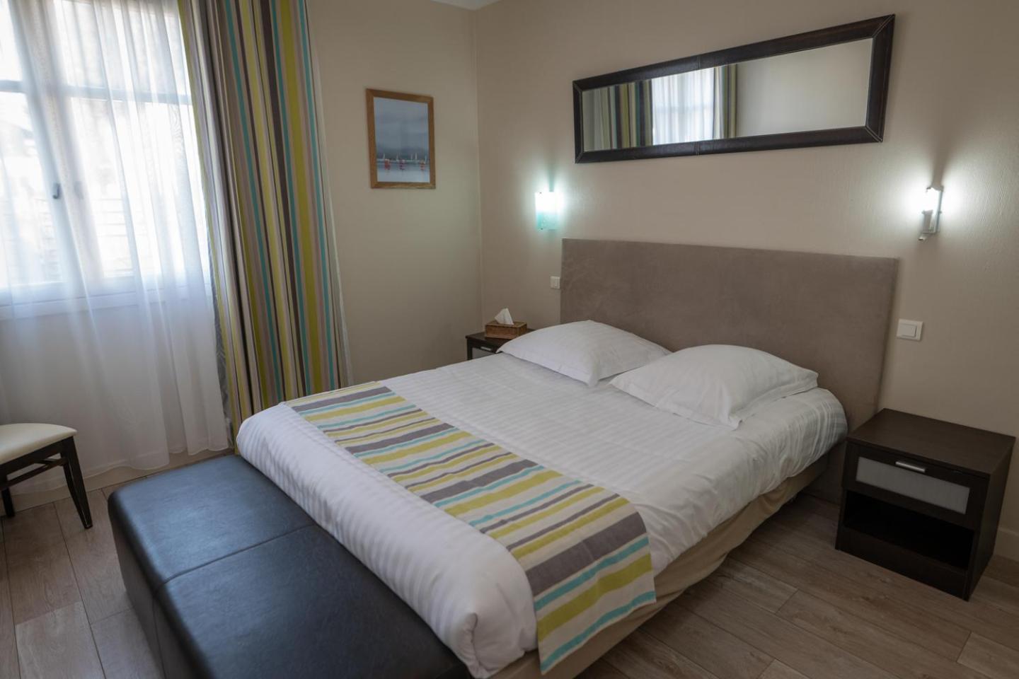 Logis Hotel La Croix Du Sud Le Tour-du-Parc Luaran gambar